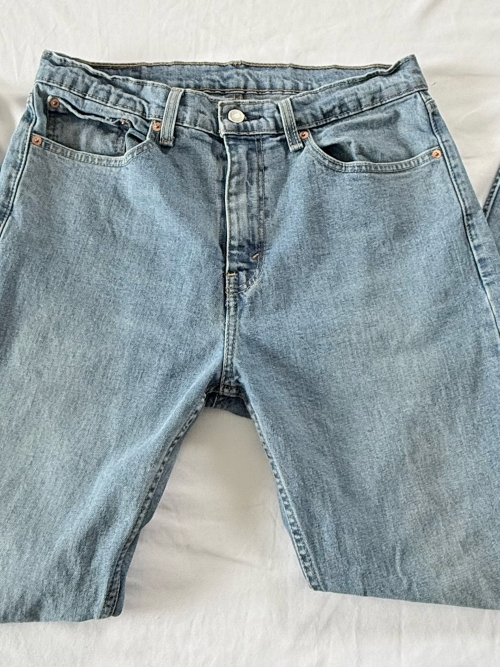 Levi’s 505 Men’s Classic Regular Fit Medium Wash Denim Jeans Size 34 X 32